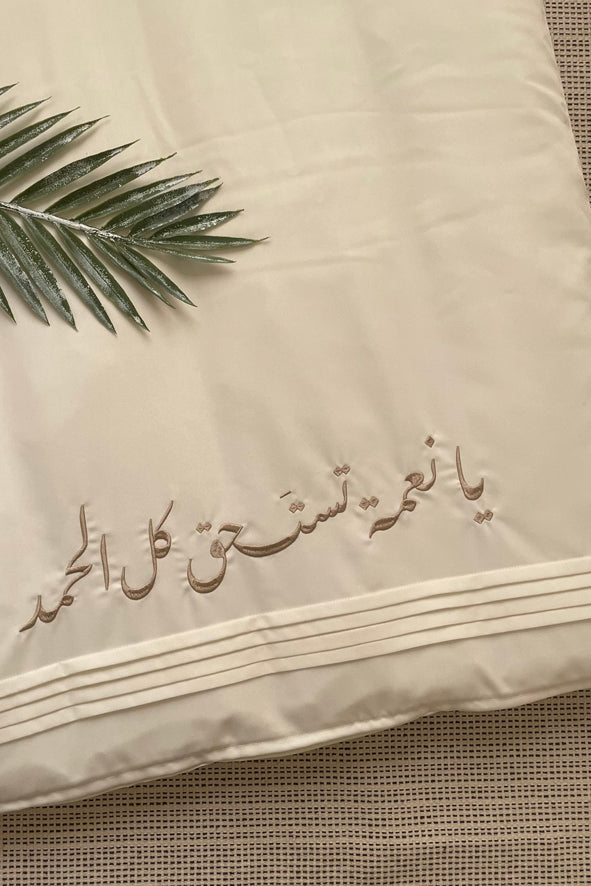 مفرش بتصميم لاينات عرضية