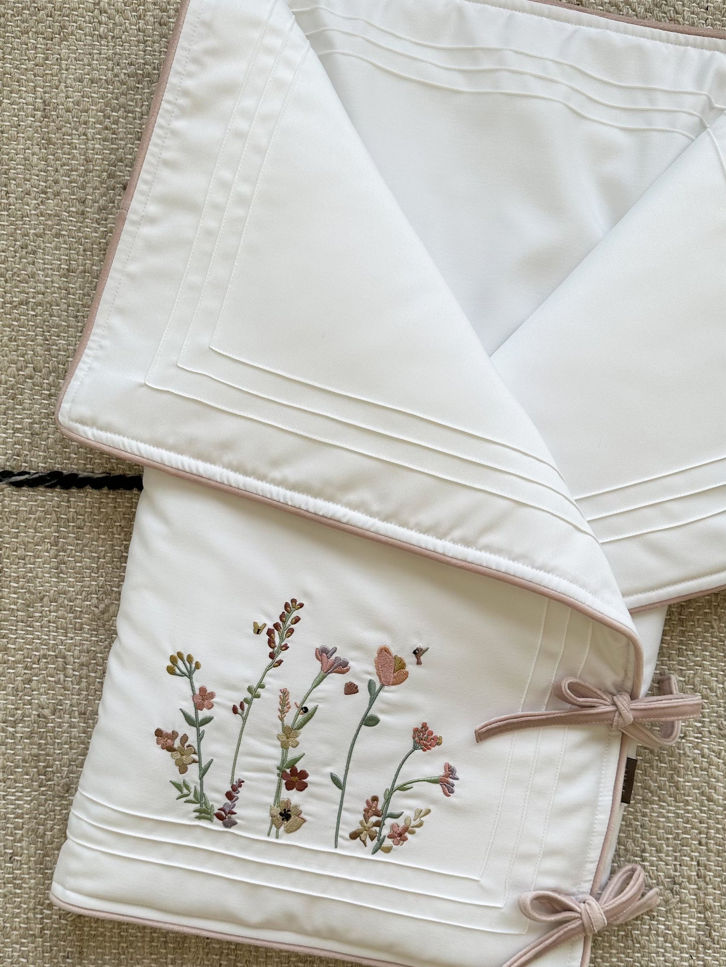 مـدس أطفال بتصميم الزهر