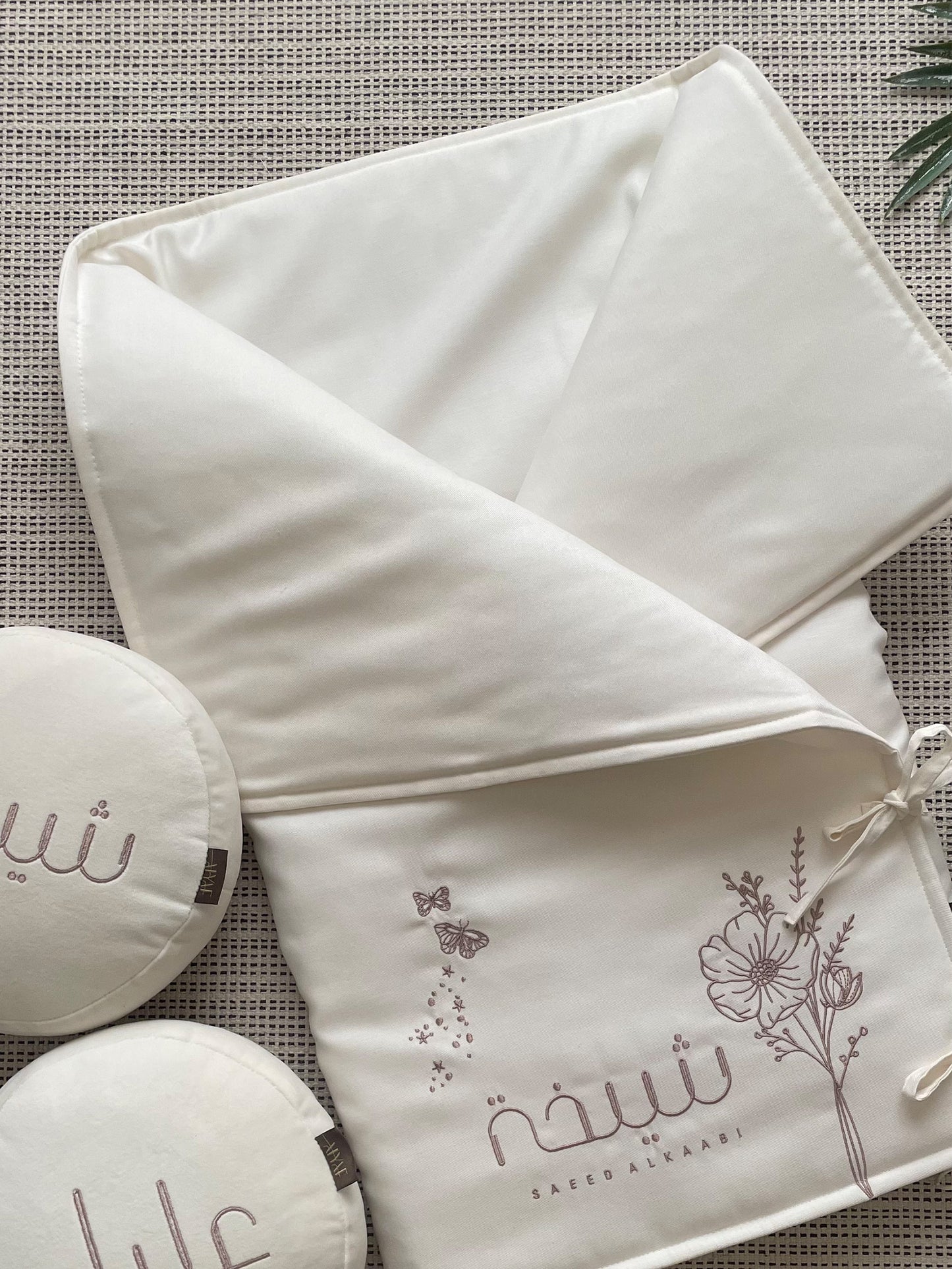 مدس بتصميم الزهر