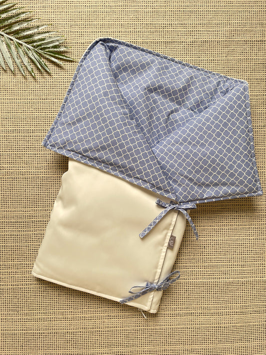 مدس مع نقش باترن باللون الأزرق