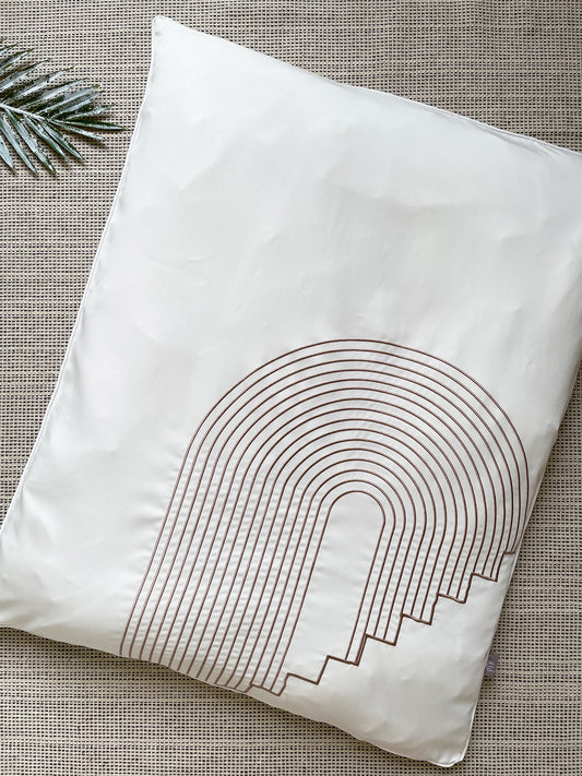 مفرش بتطريز متفرد