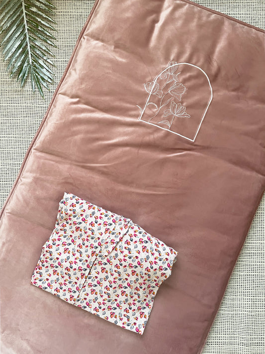 طقم صلاة مع لبس صلاة مزهر