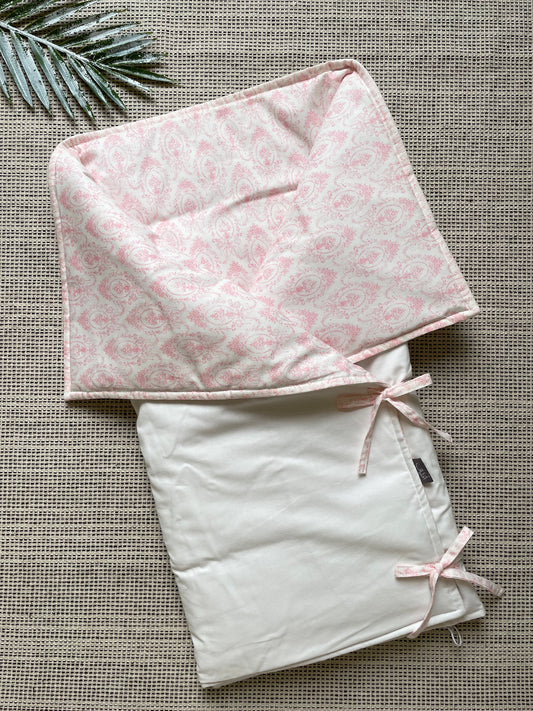 مدس بنقش فكتوري باللون الوردي