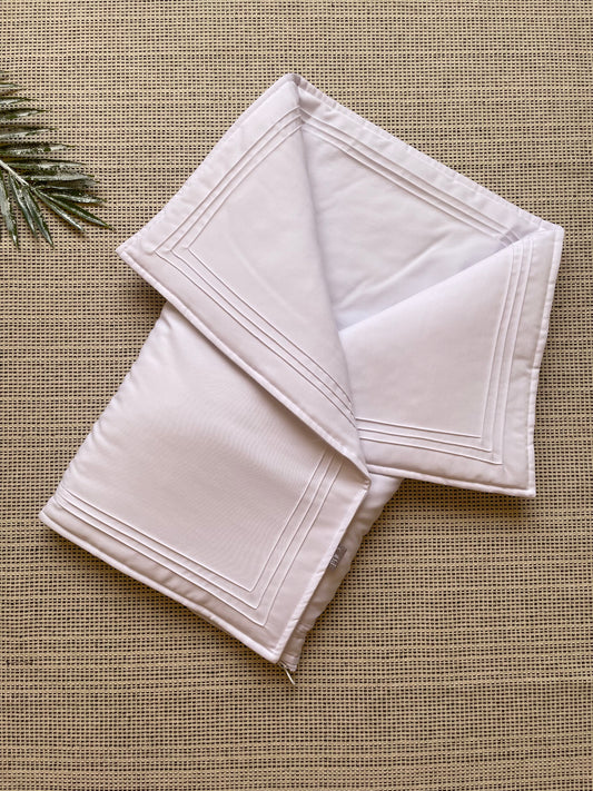 مدس أطفال باللون الابيض الخالص