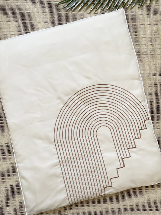 مفرش بتطريز متفرد