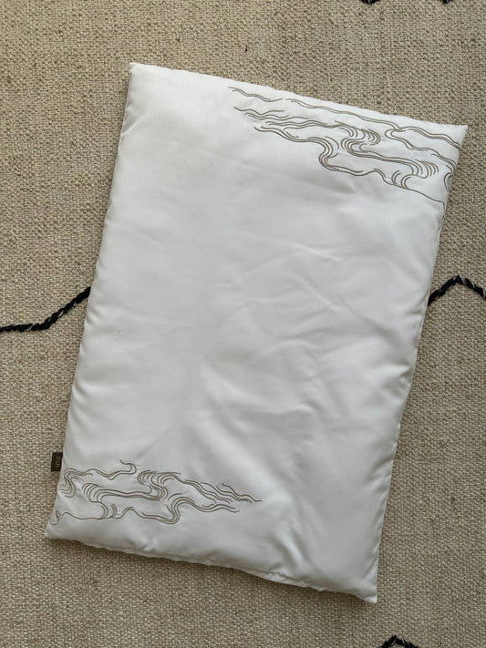 مـفـــرش بتصميم الغيوم