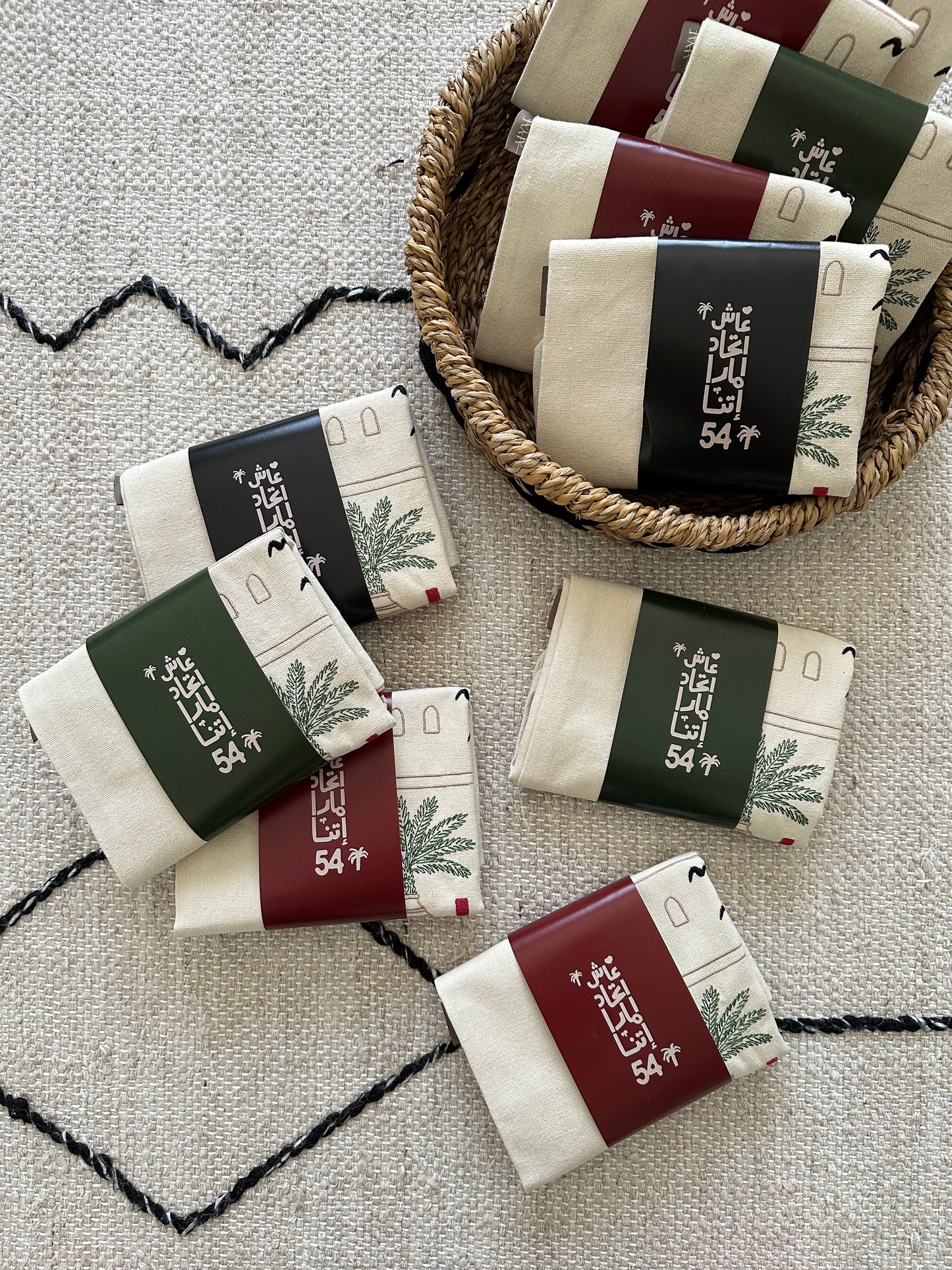 حقيبة قماشية مع تطريز " إماراتنا "