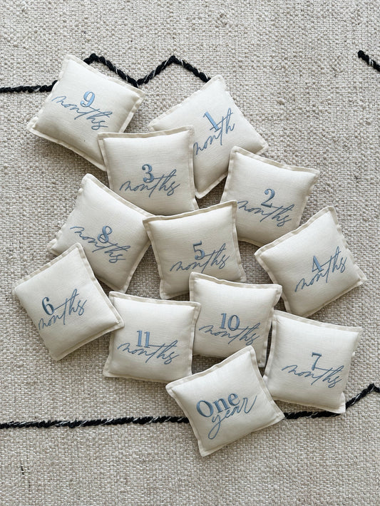 وسائد الأشهر