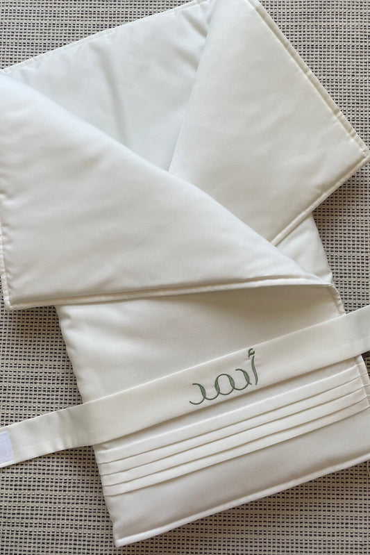 مدس مع إضافة شريطة بتطريز الاسم