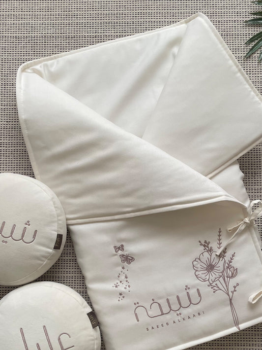 مدس بتصميم الزهر